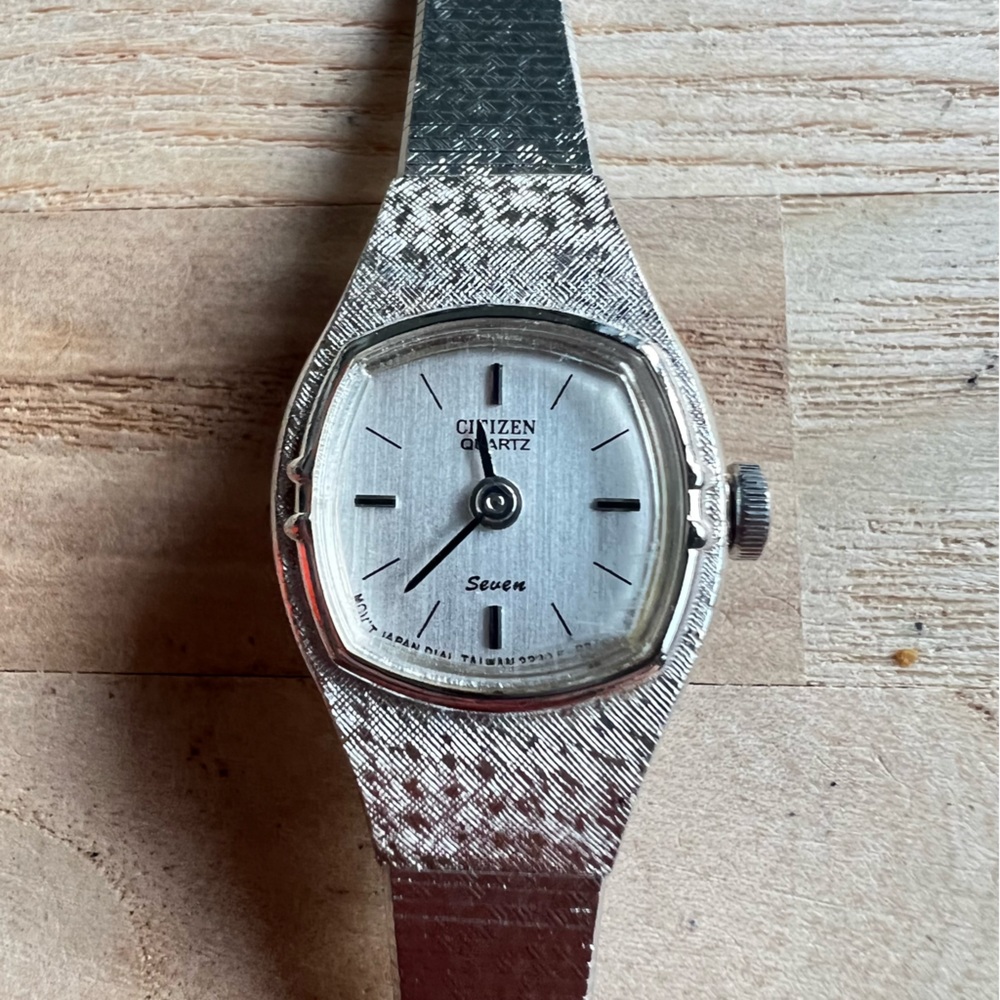 Vintage Citizen seven ladies silver tone dress watch NEW BATTERY